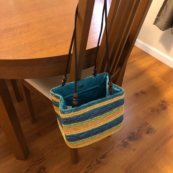 Wheat Straw Striped Summer Bucket Bag with Leather Straps - Picture 14 of 16